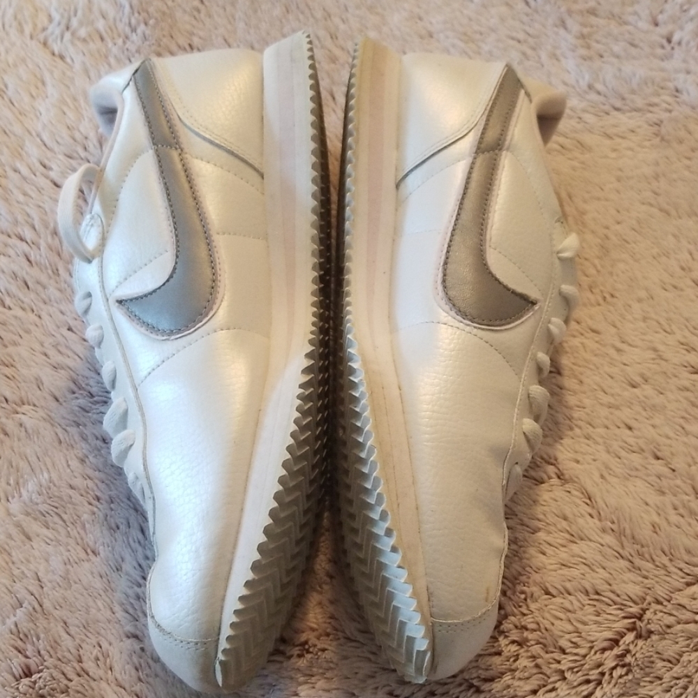 Nike - Picture 4 of 6